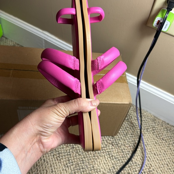 NWOT • Dolce Vita • Nixia 🩷 Magenta Stella • Size 8 • Cozy, flat slides! 😍 - Picture 5 of 12